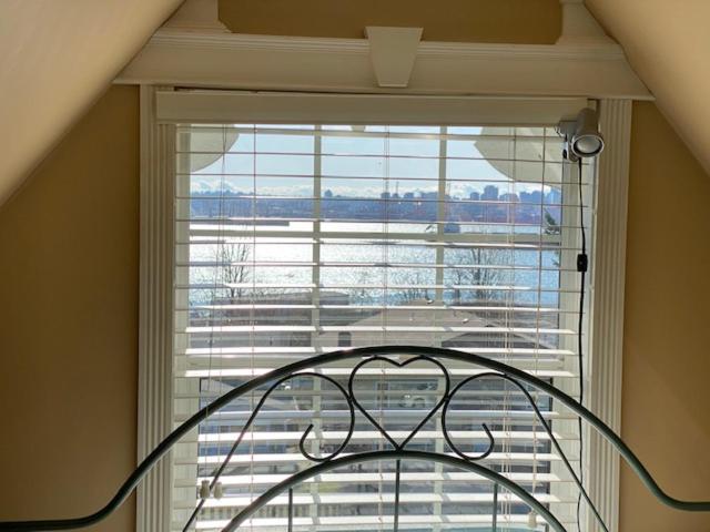 Ocean Breeze Executive Bed And Breakfast North Vancouver Exterior foto